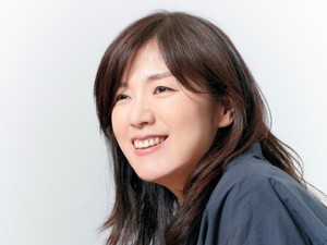 柚月裕子さん「暴虎の牙」インタビュー　世代超え受け継がれるイズムと熱、「孤狼の血」三部作完結 