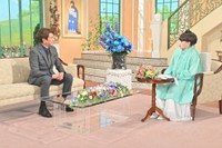17日放送の「徹子の部屋」に出演する川崎麻世（左）と司会の黒柳徹子＝テレビ朝日提供
