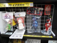 ネオ書房＠ワンダー店の本棚＝東京・神保町