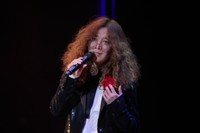 昭和ムード歌謡の名曲をワンマンコンサートで熱唱するタブレット純＝東京・恵比寿のザ・ガーデンホール（photo:御堂義乘）