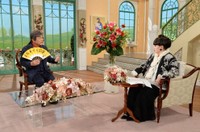 「徹子の部屋」に出演する綾小路きみまろ（左）と黒柳徹子＝テレビ朝日提供