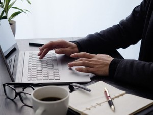 相続登記はオンライン申請もできる　手順や注意点をいちから解説