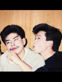 17歳当時の写真から投稿。二人の付き合いはこの頃から（直江晃さんThreadsより）