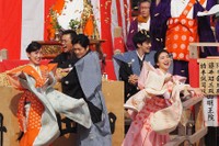 戸田恵梨香ら「スカーレット」共演メンバーとともに登場した２人