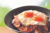 「白楽天 今治本店」の焼豚玉子飯（提供）