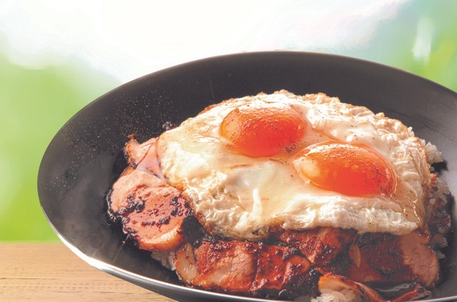 「白楽天 今治本店」の焼豚玉子飯（提供）