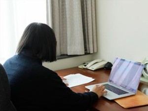 文學界新人賞・福海隆さん　バンドの宣伝で初めて小説を書いたら……受賞。「LGBTQ+を陳腐化したい」　連載「小説家になりたい人が、なった人に聞いてみた。」＃16