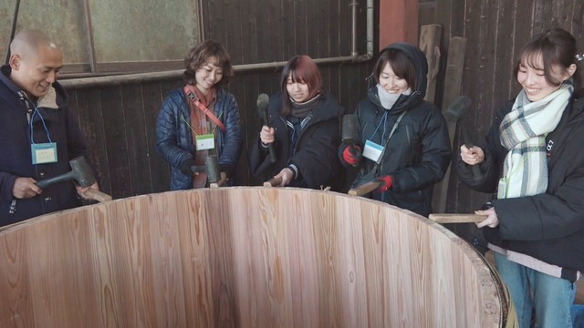 しょうゆ造りの「木桶」の製造技術継承へ　小豆島でイベント開催　ヤマロク醤油「木桶で造るとうまいから守り続けている」　香川