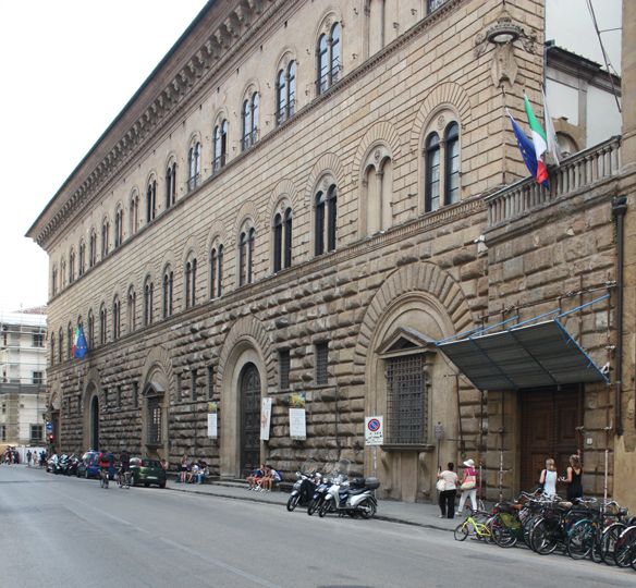 【図2】
パラッツォ・メディチ（フィレンツェ）