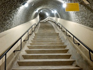 高級ホテルの地下に、最高指導者の脱出トンネルが　作りや塗装に見えた、かつての緊張