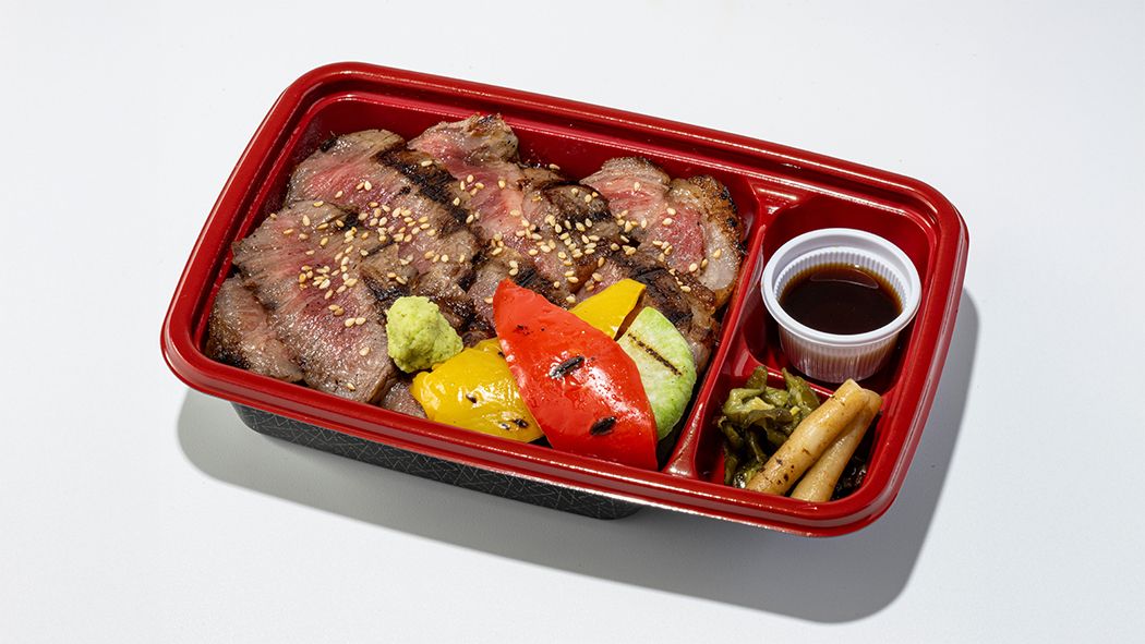 東京駅限定“推し弁当”ランキング8_山形県産雪降り和牛尾花沢サーロイン・リブロースステーキ重　1050_main