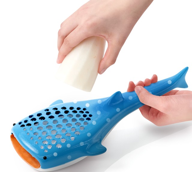 ジンベエザメ型のおろし器（いしかわかずやさん提供）