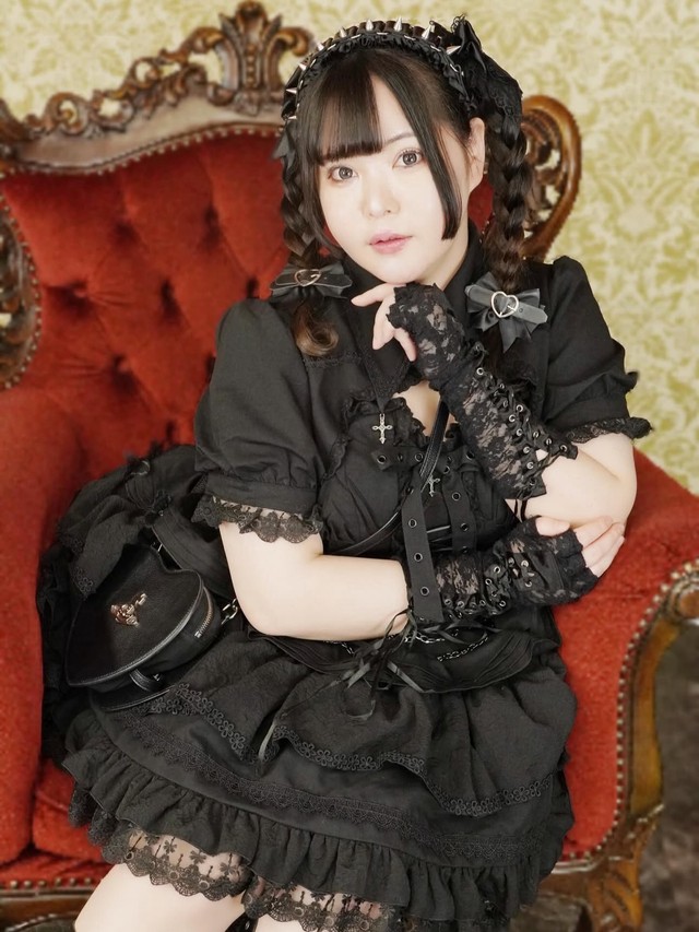 麻雀アイドルグループ「アイスアリアリ」を経て"ぽっちゃりインフルエンサー"として活躍する藤田シオンさん（藤田シオンさん提供）