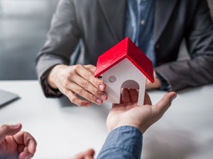 不動産を別の不動産と等価交換したら申告不要って本当？ 特例のしくみと注意点