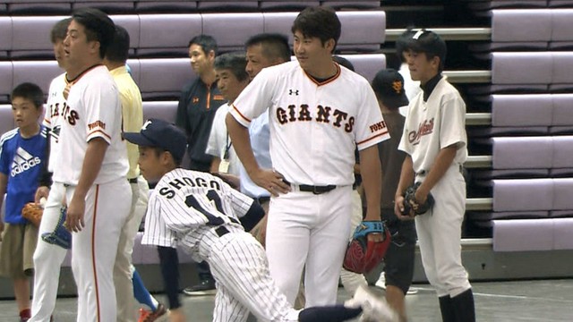 被災した野球少年たちを激励　巨人の選手が交流会　岡山