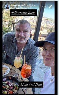 リーヴ・シュレイバーのインスタグラム@lievschreiberより