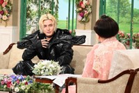 8日放送の「徹子の部屋」に出演する藤井風（左）と司会の黒柳徹子＝テレビ朝日提供