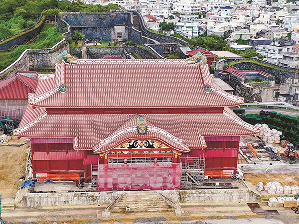 首里城柄三線（戻らんカラクイ付き） 火災から6年 「首里城」正殿が姿をあらわす ｜ 朝日小学生新聞 | 朝日