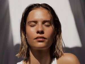 工程が多かったメイクはシンプルに。そっちの方が私らしい気がする