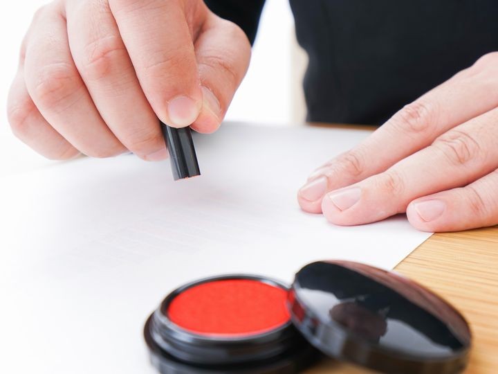 遺産分割協議書の捨印の意味とその効果は? 訂正方法も合わせて解説 | 相続会議
