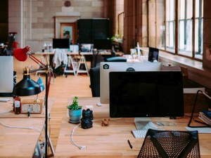 大好きだった彼と別れて、前に進みたい気持ちと後悔が波を打つ