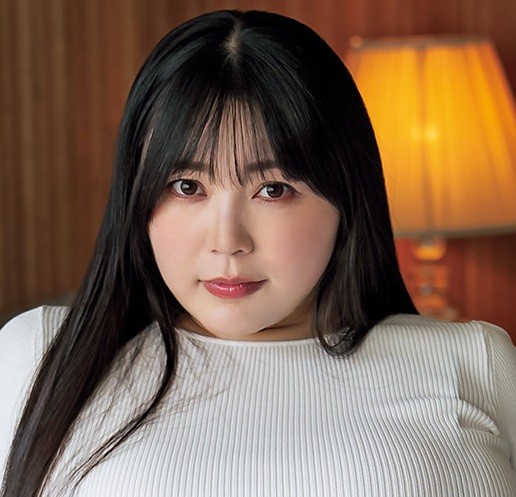 能美真奈（撮影／門島淳矢　ヘアメイク／黒田優　スタイリング／毛塚由恵）

