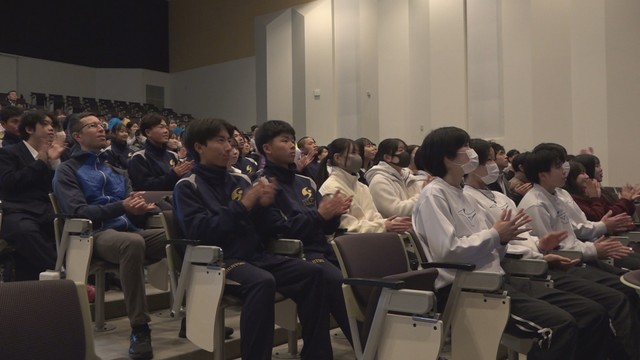 春高バレー女子決勝　2年ぶりの優勝を目指す就実が金蘭会（大阪）と対戦　結果は？