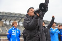 ファンにあいさつする江口直生選手　©KAMATAMARE　SANUKI