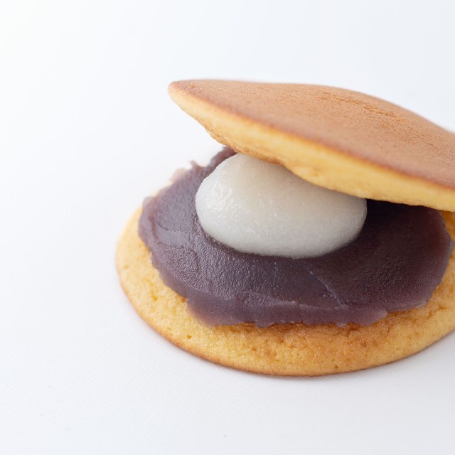 「餅どらやき」（赤福提供）