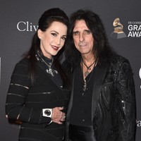 アシェリル・ゴダード（左）とアリス・クーパー