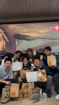 フライト遅延でフードチケットGET、予想外のハプニングにも笑顔／DAIさん（@_tdnkm）提供