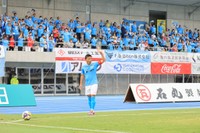 コーナーキックを蹴る江口直生選手　©KAMATAMARE　SANUKI