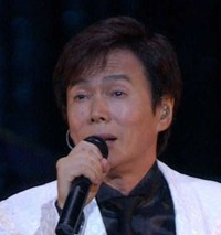 森進一さん（2005年）