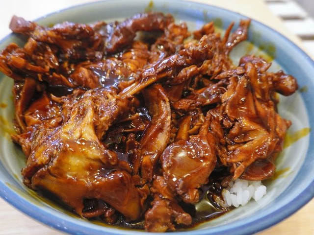 【地球をつまみ食い】瀋陽名物・鶏がら丼に元浮浪児が込めた思い「安くおいしく」