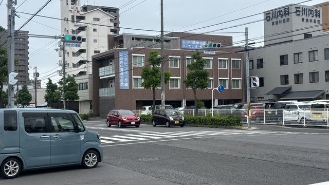 自転車の女性が軽トラックにはねられ重体　軽トラック運転の男を現行犯逮捕　高松市　
