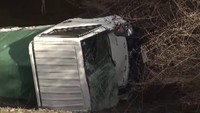 宮城・栗原市　川にトラック転落　男性１人死亡