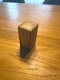 こちらが入れ物の木箱（かぐらさん提供）