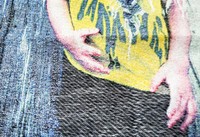 1本1本、染めた糸を織ることで、写真のような生地に仕上げています