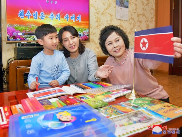 北朝鮮で広がる教育格差、副業に頼る教師、大学進学のハードルは性別と一族の「身分」