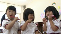 歯と口の健康週間　看護学生が幼稚園児に歯磨き指導　岡山市