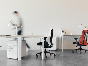 「給料少ない、ボーナス少ない、無駄が多い、この会社おかしい」。社会人３年目の春に