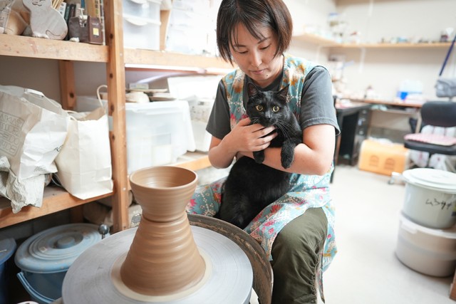 ロクロを回しているところにも顔を出す