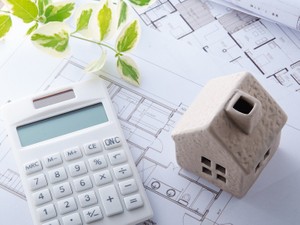 30坪の建て替え費用はどれくらい？ 土地がある場合の相場と計算方法を解説