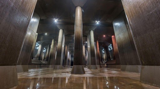 首都圏外郭放水路の地下神殿と言われる調圧水槽　長さ177m幅78m高さ18m※画像はイメージです（Askanioff/stock.adobe.com）