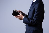 現金なら、財布から出ていく実感がある　※画像はイメージです（taa22/stock.adobe.com）