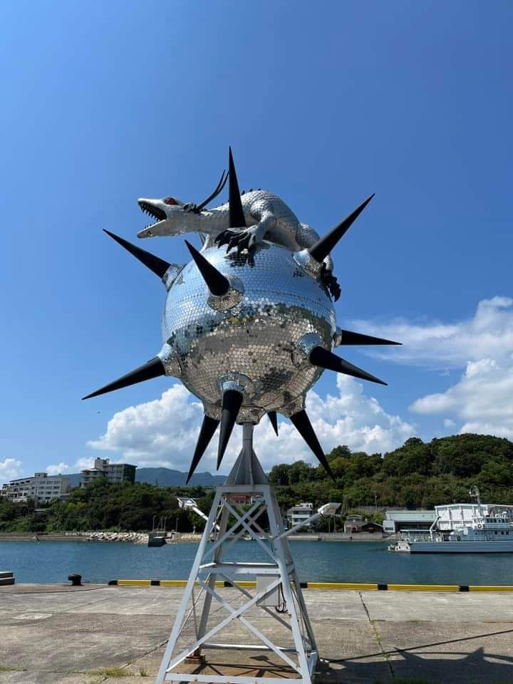 ミラーボールを敷き詰めた空間「ナルシスの庭」は独特の世界観 3年に1