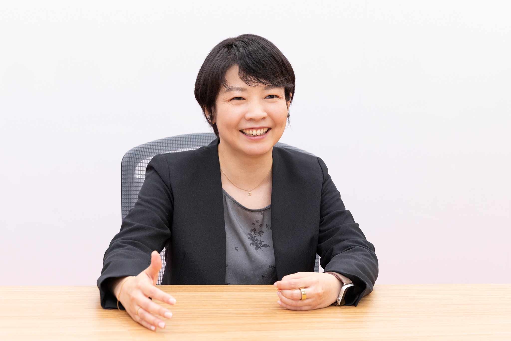 インタビューをうける幸﨑えみ子さん②