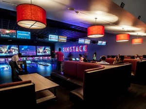 だれかの「思い出」のなかに残るために、コロナ禍のボウリング場で働く