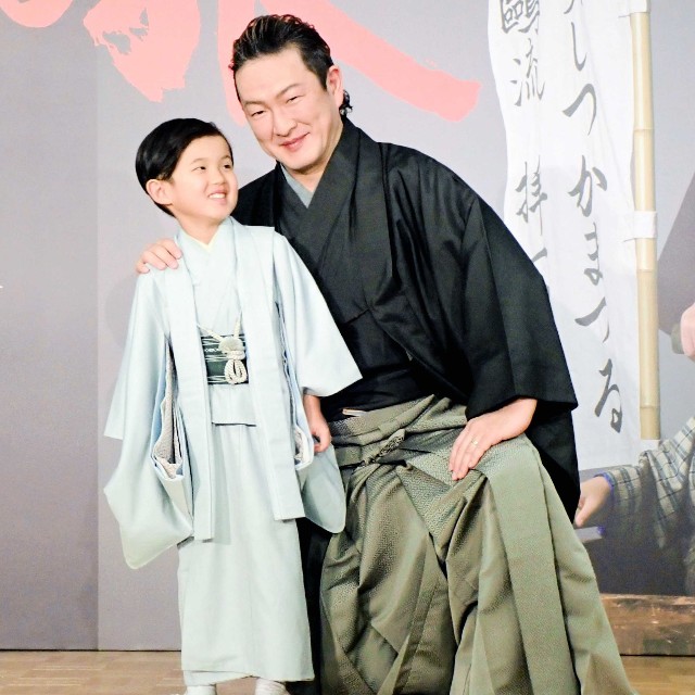 「子連れ狼」の会見に出席した中村獅童と夏幹