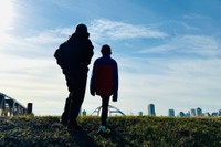 フリーアナウンサーの清水健さんと息子のツーショット（本人の公式Xから）